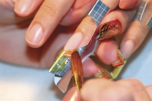 Нарощування нігтів